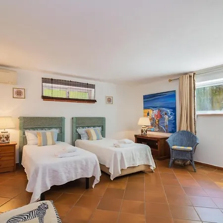 Rua Cristovao Pires Norte * Almancil